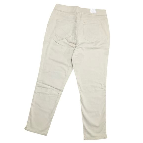 Gloria Vanderbilt Women's Cropped Pants Beige Slimming Effect Size 10 NWT - Picture 3 of 11